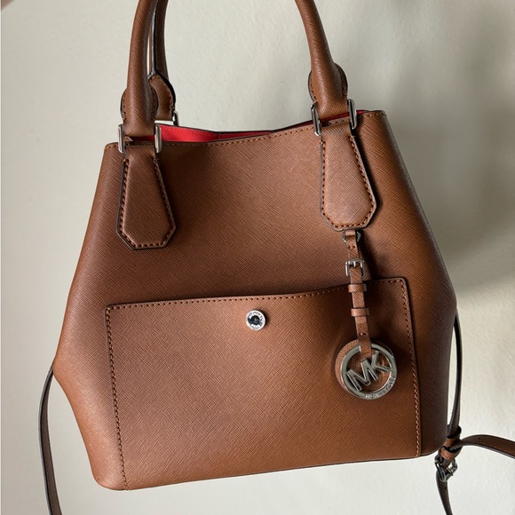 Michael Kors Tan tote bag - Picture 2 of 11